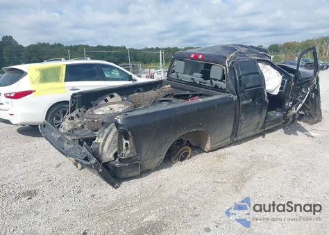 2018 Ram 1500 Express 4X4 6'4 Box z USA, uszkodzony, nr VIN 1C6RR7FG7JS206763